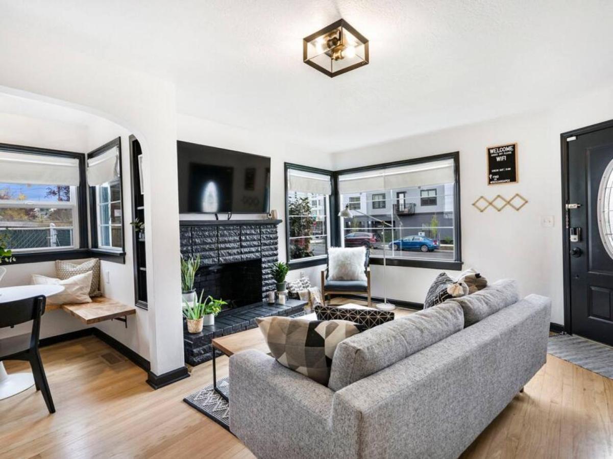 Picture Perfect Bungalow In The Heart Of Dt バンクーバー エクステリア 写真