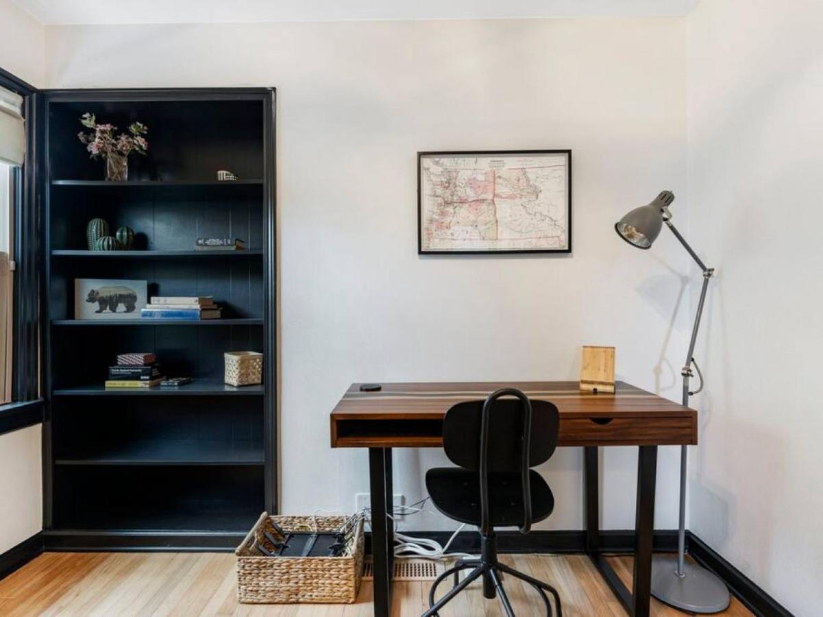 Picture Perfect Bungalow In The Heart Of Dt バンクーバー エクステリア 写真