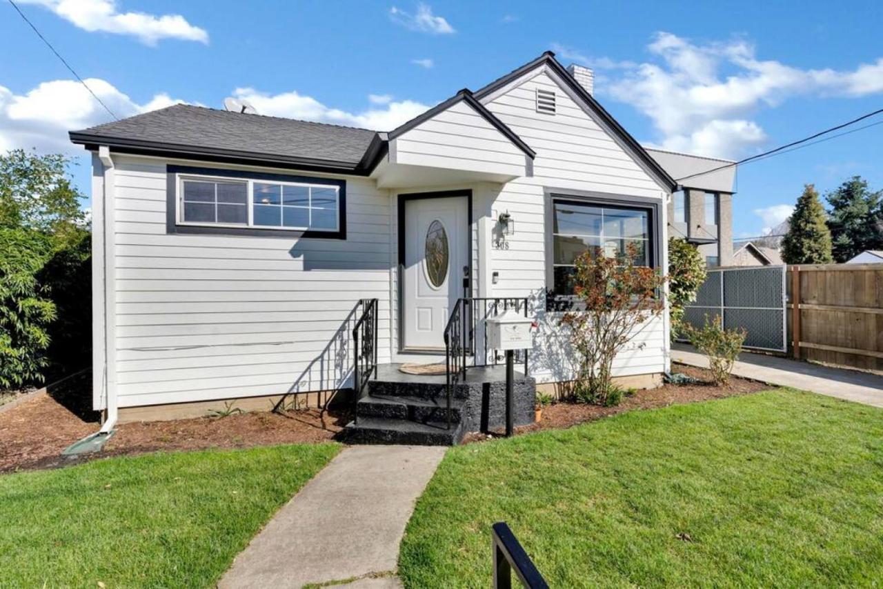 Picture Perfect Bungalow In The Heart Of Dt バンクーバー エクステリア 写真