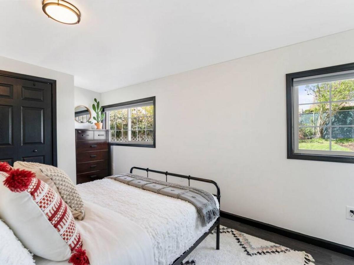 Picture Perfect Bungalow In The Heart Of Dt バンクーバー エクステリア 写真