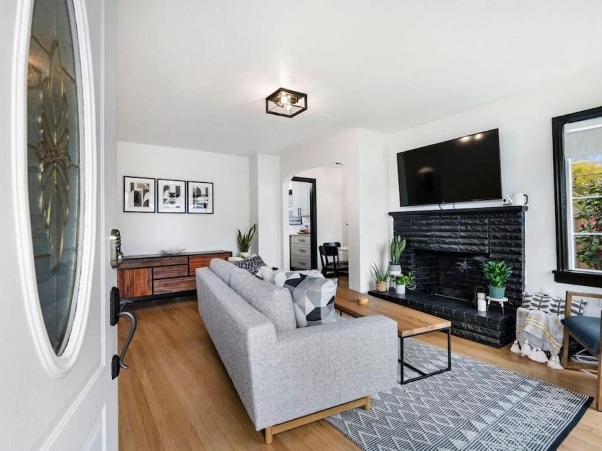 Picture Perfect Bungalow In The Heart Of Dt バンクーバー エクステリア 写真