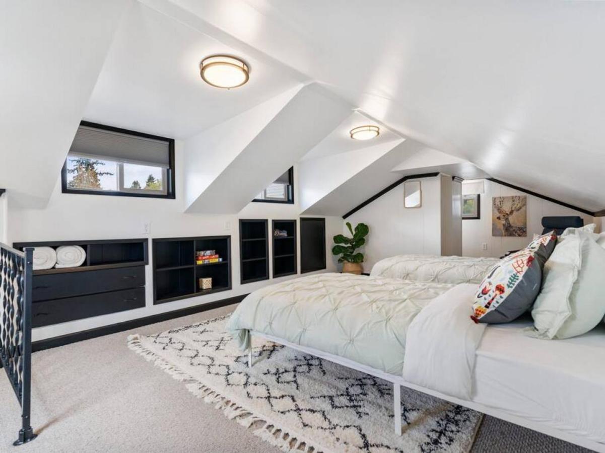 Picture Perfect Bungalow In The Heart Of Dt バンクーバー エクステリア 写真