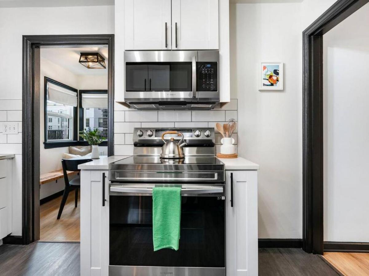 Picture Perfect Bungalow In The Heart Of Dt バンクーバー エクステリア 写真