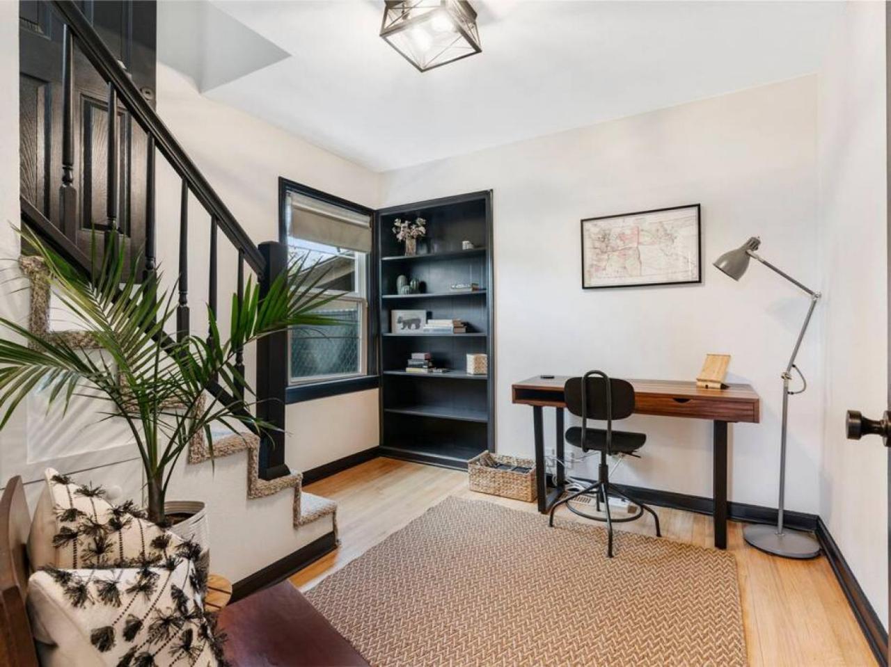 Picture Perfect Bungalow In The Heart Of Dt バンクーバー エクステリア 写真